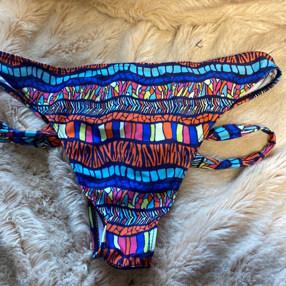 Bikini - Picture 4 of 5